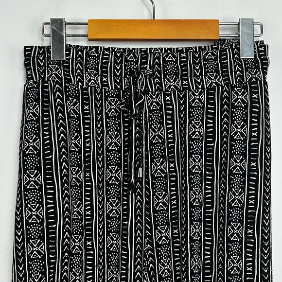 In Every Story 3/4 Length Pants 1X - Picture 2 of 4